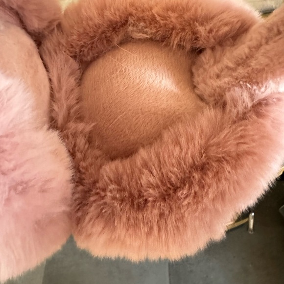Dusty rose fuzzy earmuffs - Picture 5 of 5